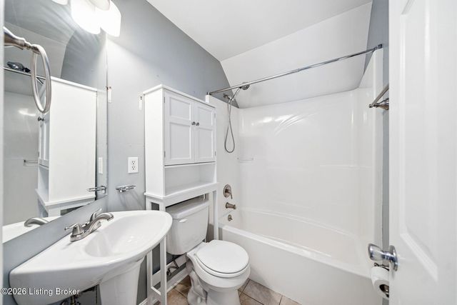 8507 Vancouver Ct, Louisville, KY 40228