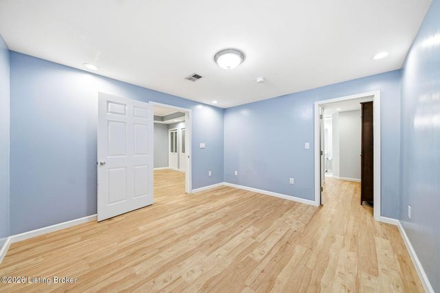 8507 Vancouver Ct, Louisville, KY 40228
