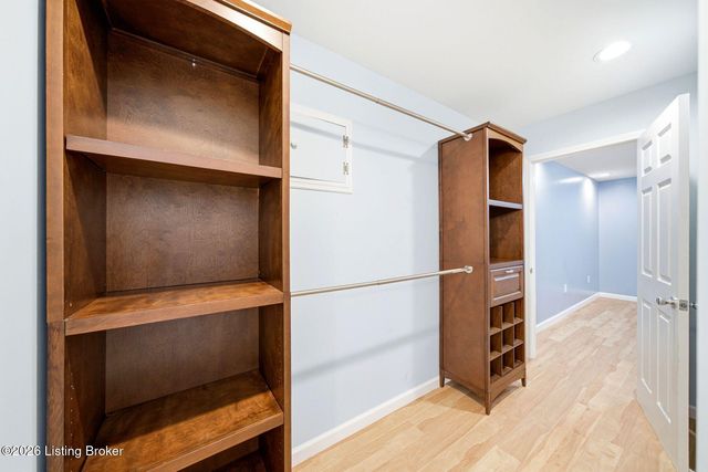 8507 Vancouver Ct, Louisville, KY 40228