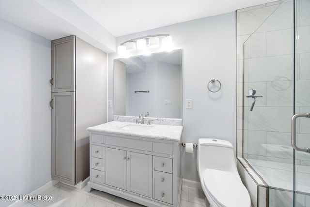8507 Vancouver Ct, Louisville, KY 40228
