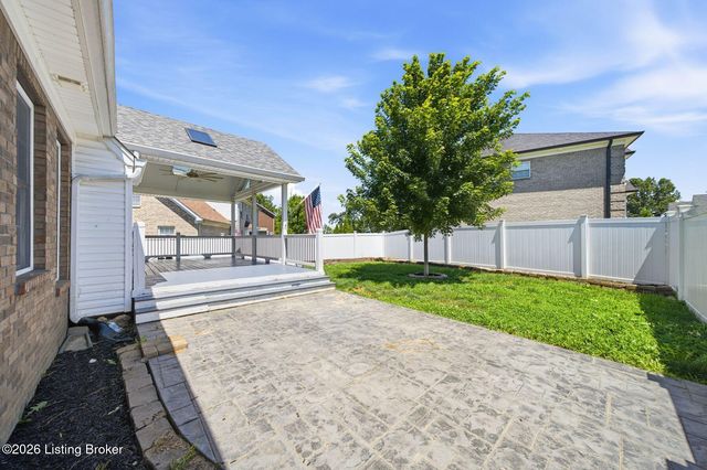 8507 Vancouver Ct, Louisville, KY 40228