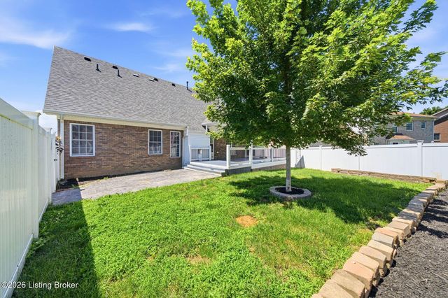 8507 Vancouver Ct, Louisville, KY 40228