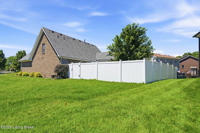 8507 Vancouver Ct, Louisville, KY 40228