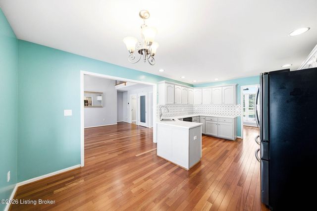 8507 Vancouver Ct, Louisville, KY 40228