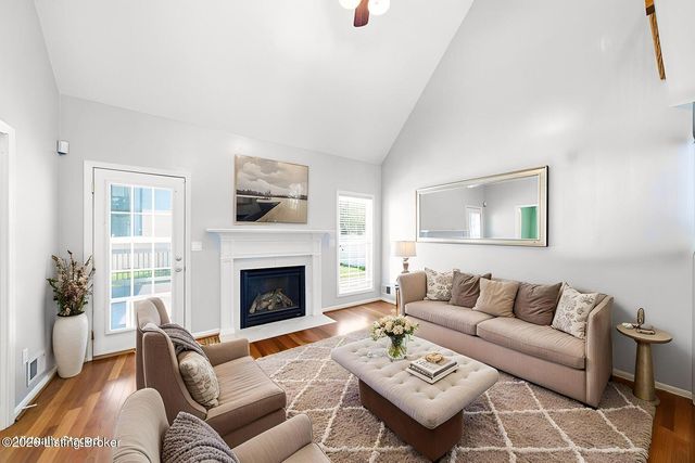 8507 Vancouver Ct, Louisville, KY 40228