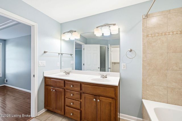 8507 Vancouver Ct, Louisville, KY 40228