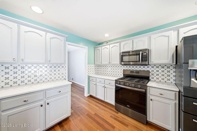 8507 Vancouver Ct, Louisville, KY 40228