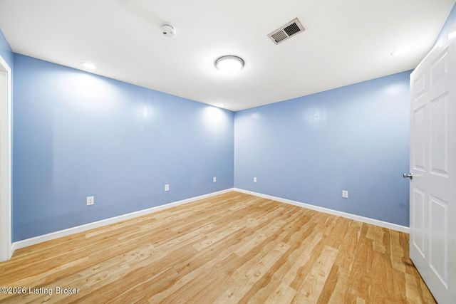 8507 Vancouver Ct, Louisville, KY 40228