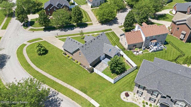 8507 Vancouver Ct, Louisville, KY 40228