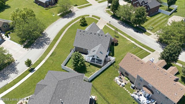 8507 Vancouver Ct, Louisville, KY 40228