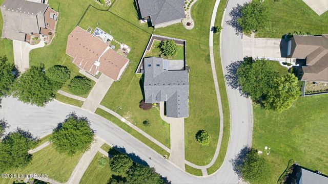 8507 Vancouver Ct, Louisville, KY 40228