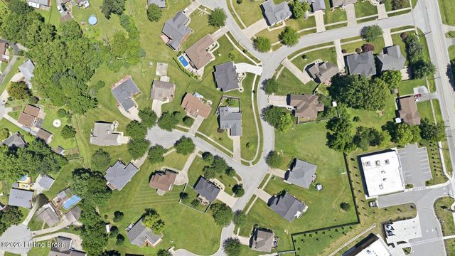 8507 Vancouver Ct, Louisville, KY 40228
