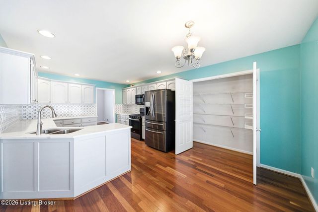 8507 Vancouver Ct, Louisville, KY 40228