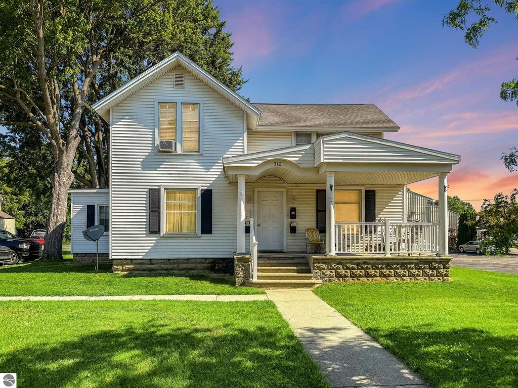 Image 1 of property listing at 310 W Superior Street, Alma, MI 48801