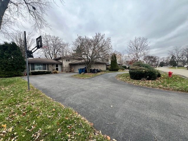 48 S COUNTRY SQUIRE Road, Palos Heights, IL 60463