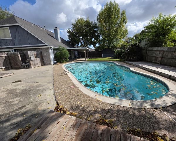 10900 Dogwood Drive, La Porte, TX 77571