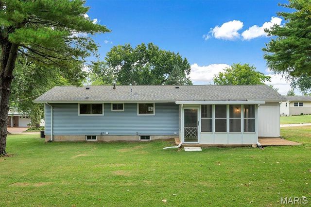 110 Paula Drive, St Charles, MO 63301
