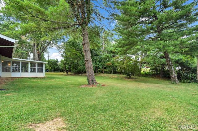 110 Paula Drive, St Charles, MO 63301