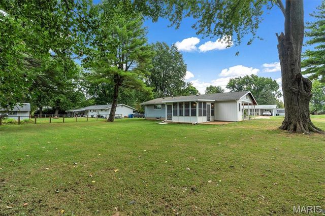 110 Paula Drive, St Charles, MO 63301