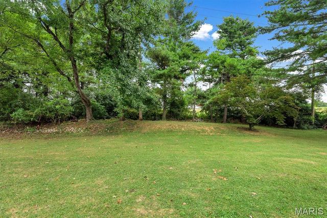110 Paula Drive, St Charles, MO 63301