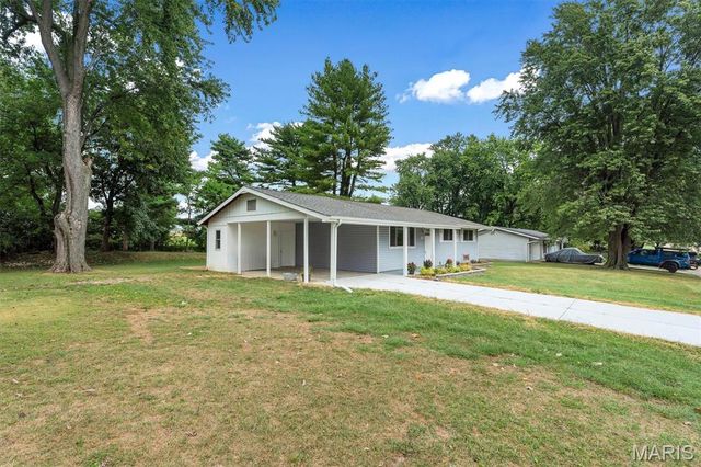 110 Paula Drive, St Charles, MO 63301