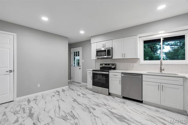 110 Paula Drive, St Charles, MO 63301