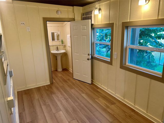 794 Marlin Street, Bayou Vista, TX 77563