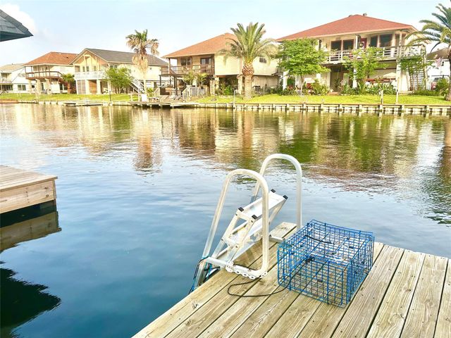 794 Marlin Street, Bayou Vista, TX 77563