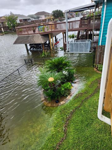 794 Marlin Street, Bayou Vista, TX 77563