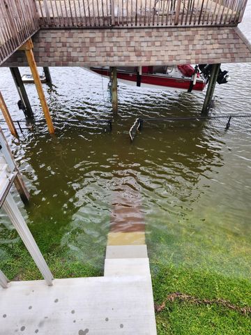 794 Marlin Street, Bayou Vista, TX 77563