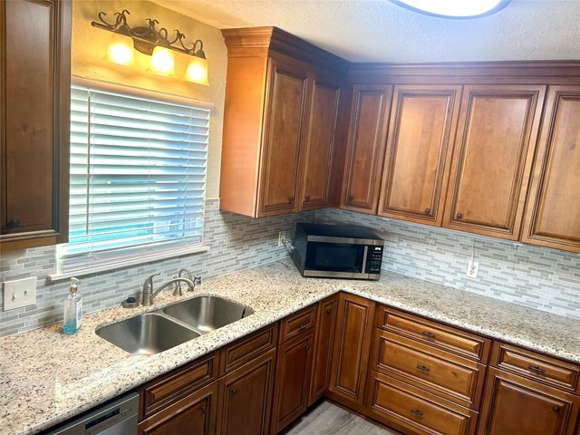 794 Marlin Street, Bayou Vista, TX 77563