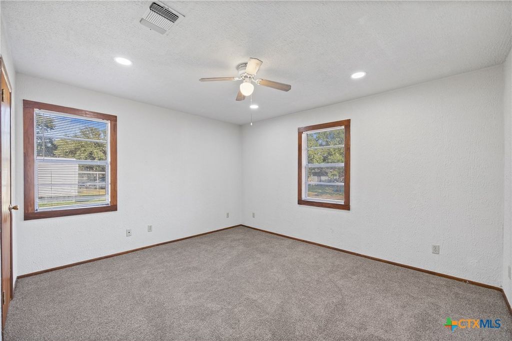Image 12 of property listing at 710 Courtney Street, Edna, TX 77957