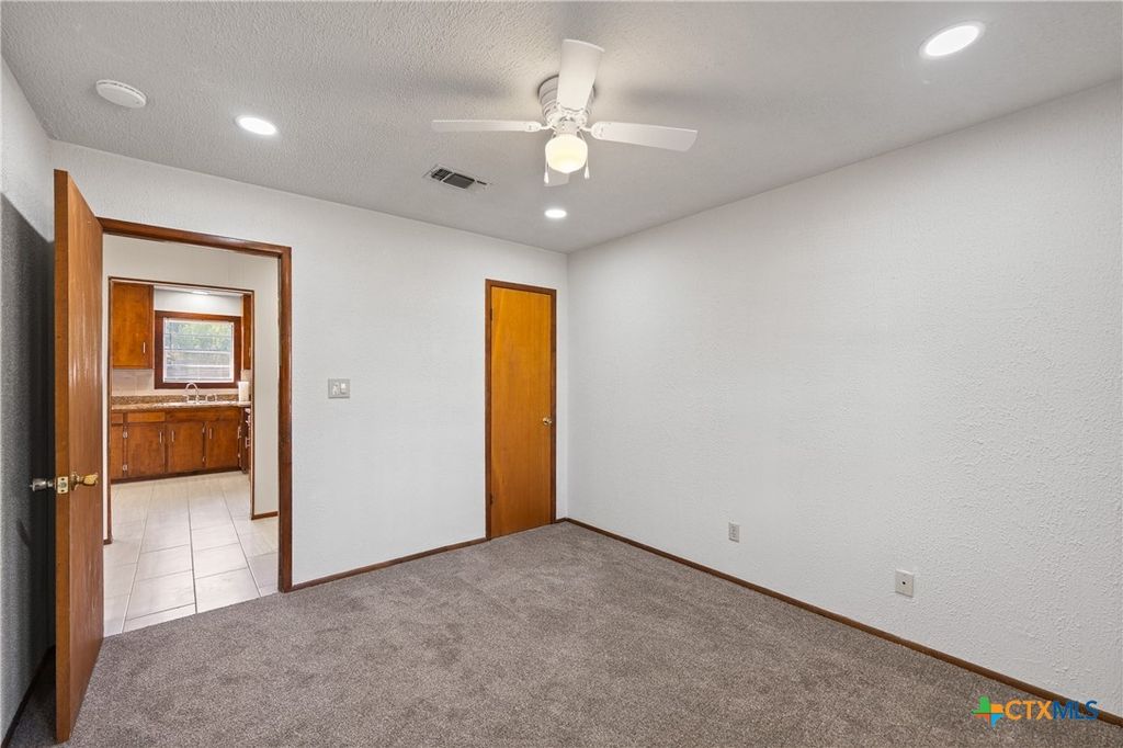 Image 13 of property listing at 710 Courtney Street, Edna, TX 77957