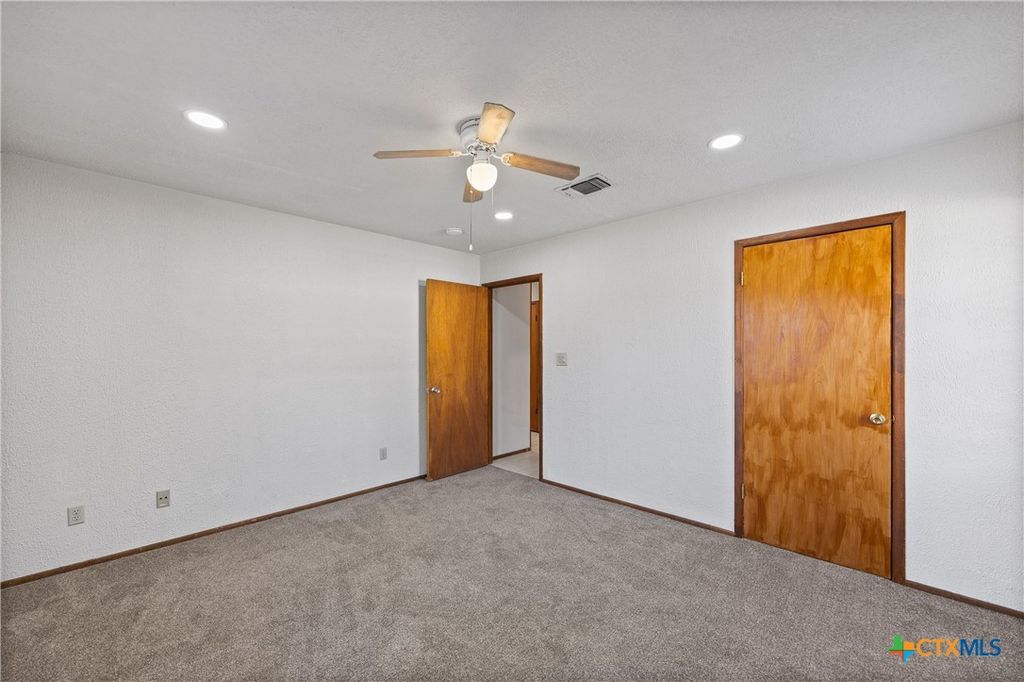 Image 14 of property listing at 710 Courtney Street, Edna, TX 77957