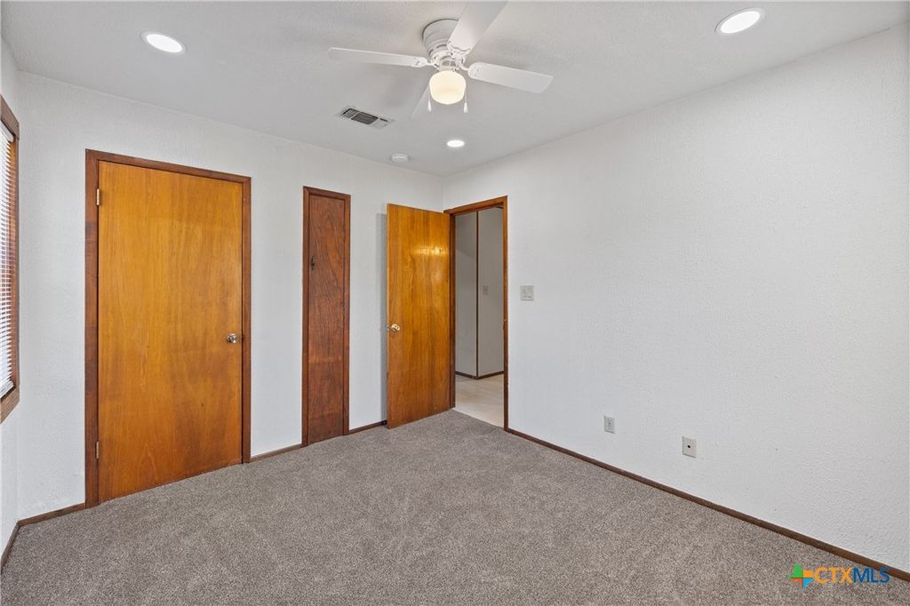 Image 15 of property listing at 710 Courtney Street, Edna, TX 77957