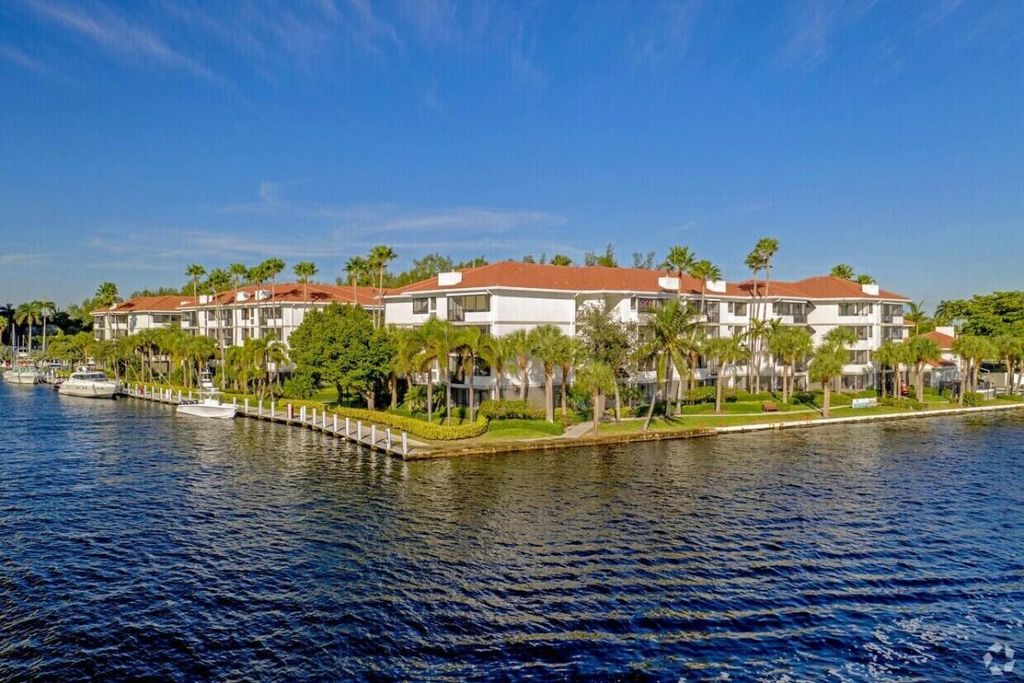 Image 11 of property listing at 5500 N Military Trail, Boca Raton, FL 33496