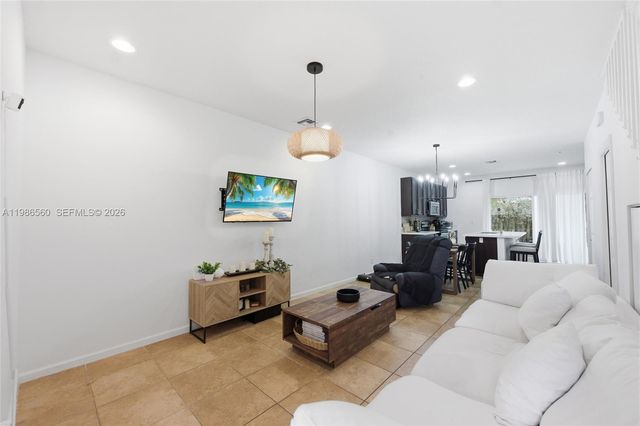 5918 Woodlands Blvd, Tamarac, FL 33319