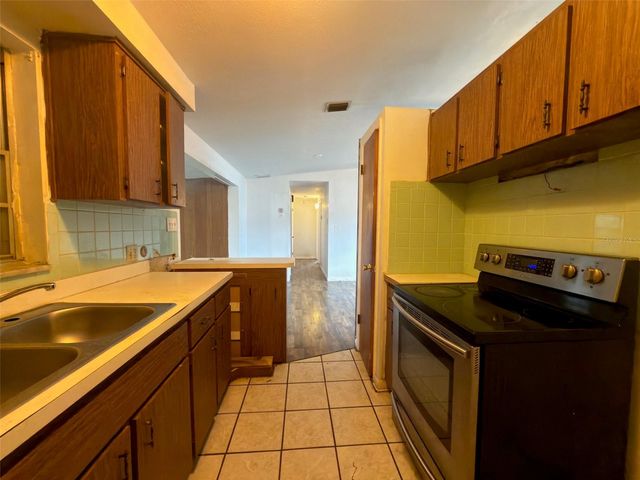 2928 BANZA STREET, Tampa, FL 33605
