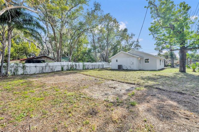 1303 STOWE AVENUE, Mount Dora, FL 32757