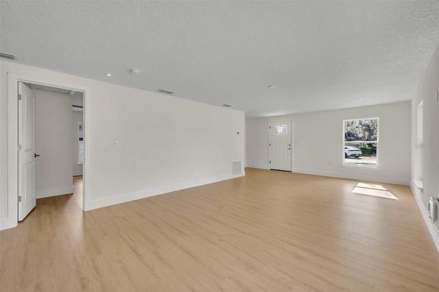 1303 STOWE AVENUE, Mount Dora, FL 32757