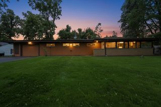 1460 Eagle Road, Elgin, IL 60123