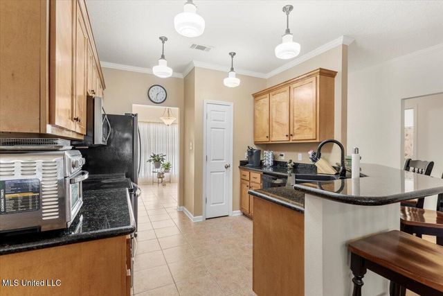 9512 Live Oak Avenue, Ocean Springs, MS 39564