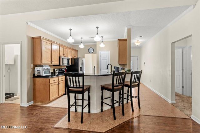 9512 Live Oak Avenue, Ocean Springs, MS 39564