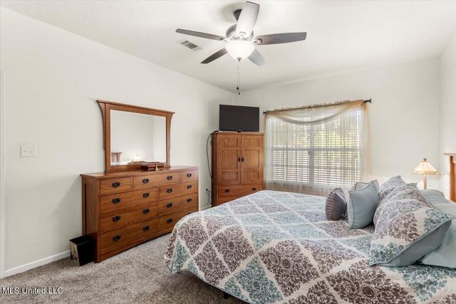9512 Live Oak Avenue, Ocean Springs, MS 39564