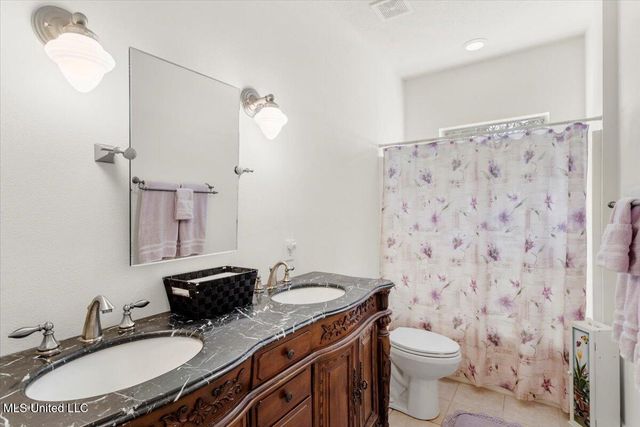 9512 Live Oak Avenue, Ocean Springs, MS 39564