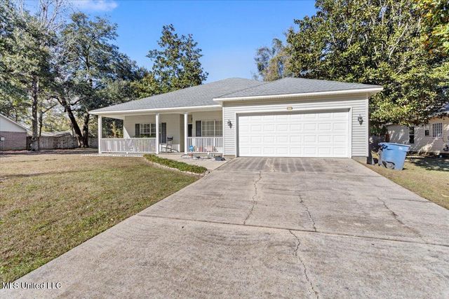 9512 Live Oak Avenue, Ocean Springs, MS 39564
