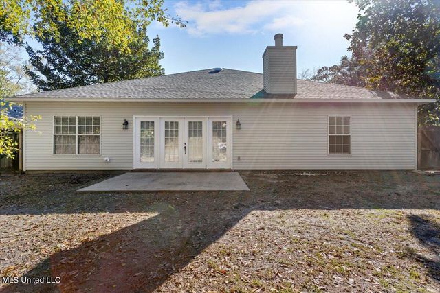 9512 Live Oak Avenue, Ocean Springs, MS 39564