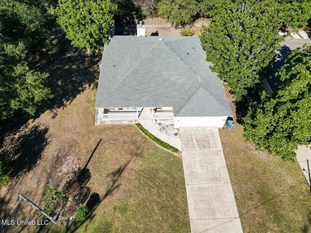 9512 Live Oak Avenue, Ocean Springs, MS 39564