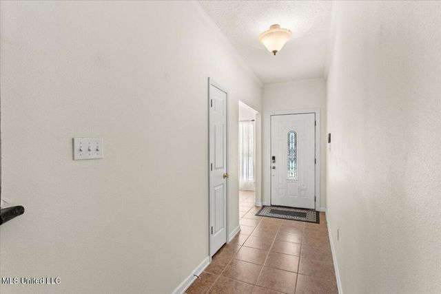 9512 Live Oak Avenue, Ocean Springs, MS 39564