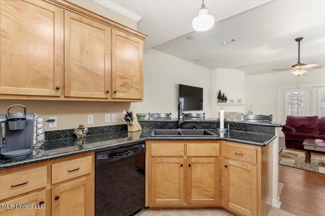 9512 Live Oak Avenue, Ocean Springs, MS 39564